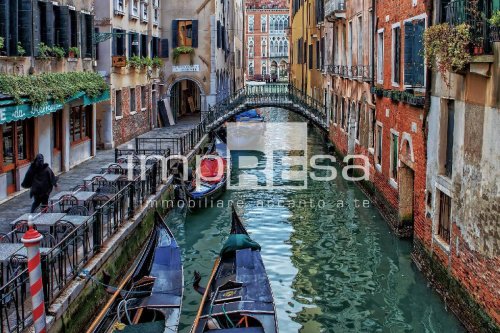 Kommersiell byggnad i Venedig