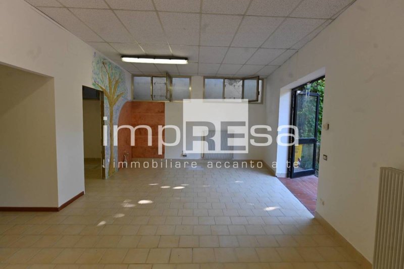 Inmueble comercial en Paese