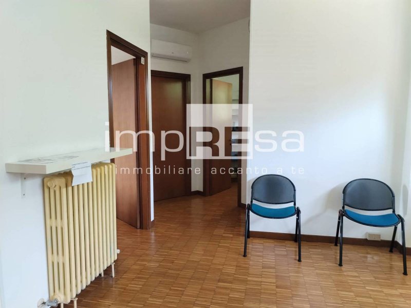 Edifício comercial em Istrana