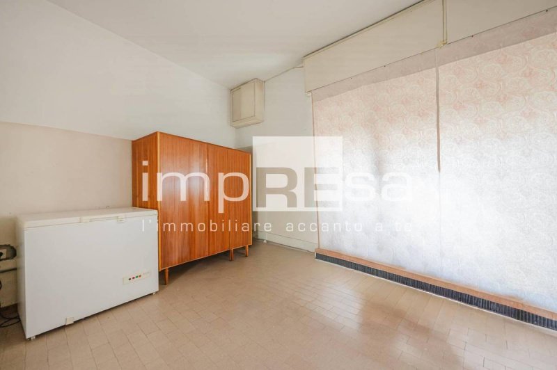 Особняк из двух квартир в Чизон-Ди-Вальмарино