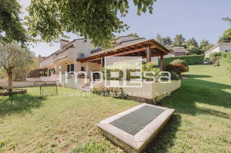 科内利亚诺联排别墅