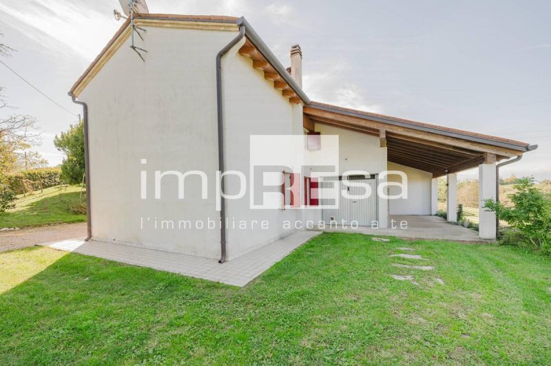 Casa geminada em Nervesa della Battaglia