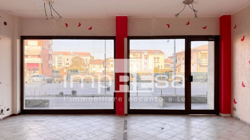 Edifício comercial em Gorgo al Monticano