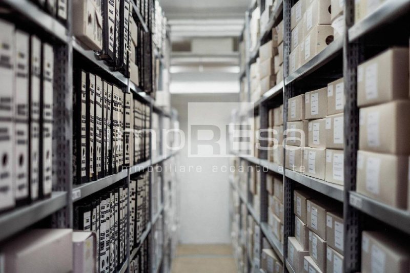 Kommersiell byggnad i Casier