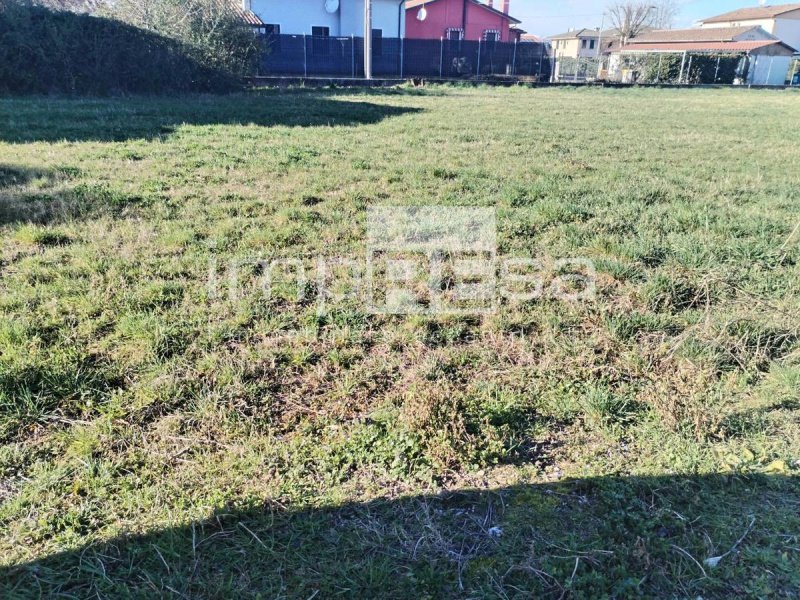 Terrain à bâtir à Paese