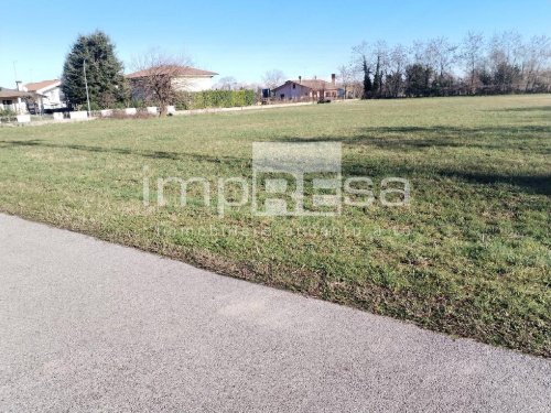 Terrain à bâtir à Paese
