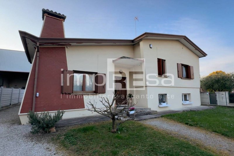 Особняк в Гаярине