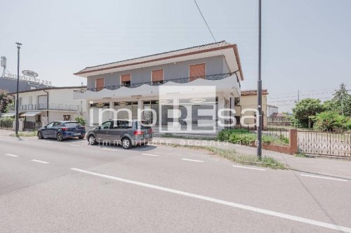 Kommersiell byggnad i Quarto d'Altino