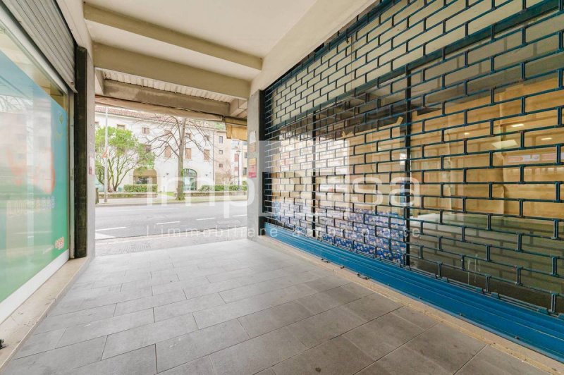 Edifício comercial em Conegliano