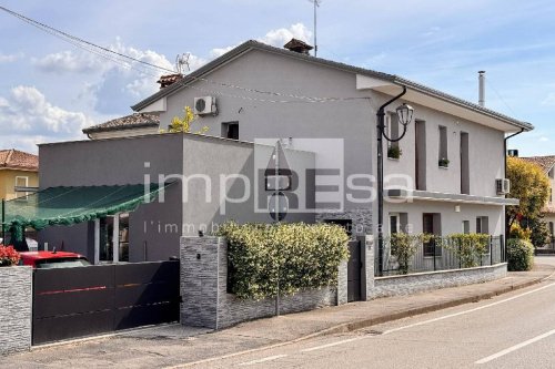 Casa geminada em Paese