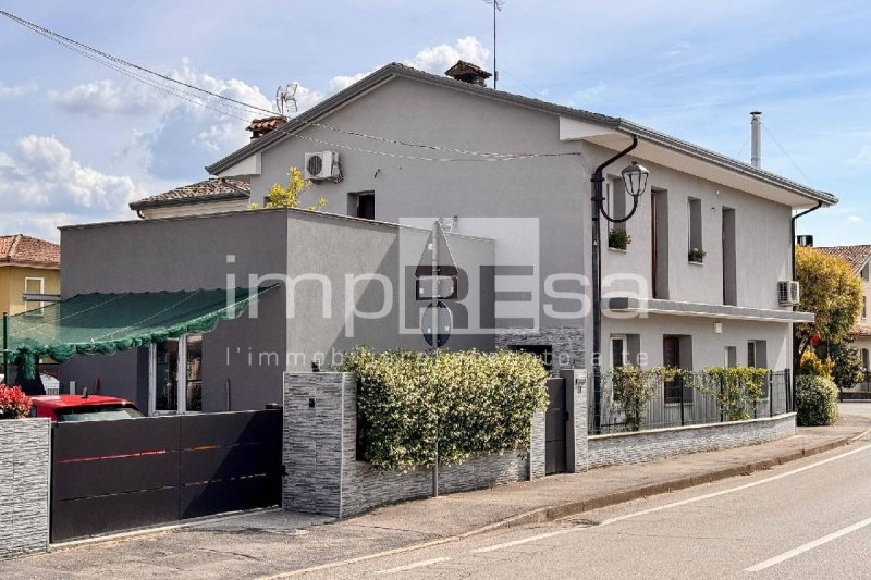 Casa geminada em Paese