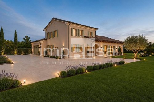 Villa in Paese