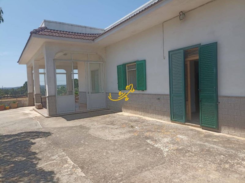 奥斯图尼特魯洛