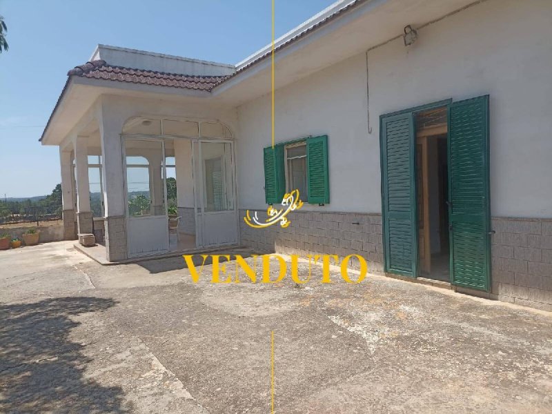 奥斯图尼特魯洛