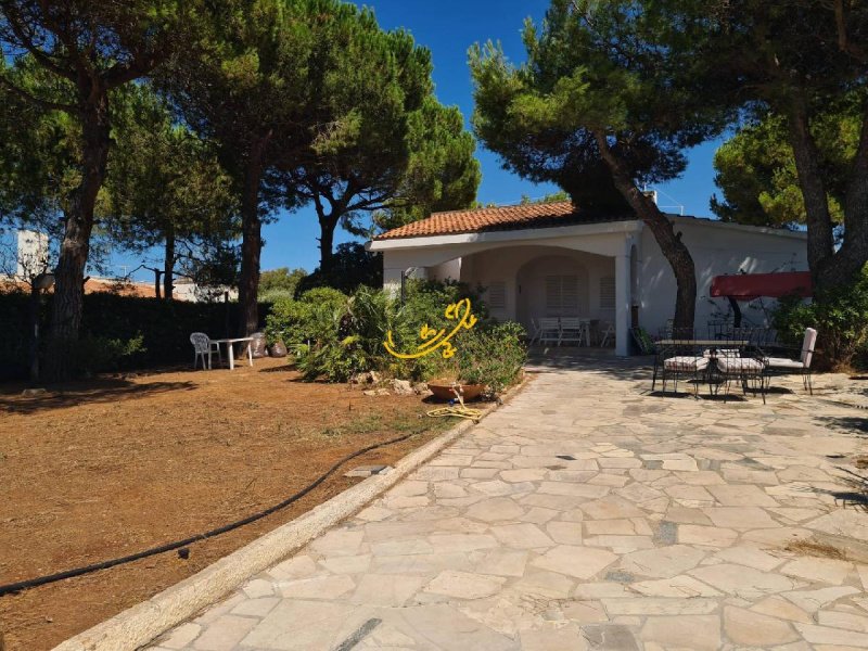 Особняк из двух квартир в Остуни