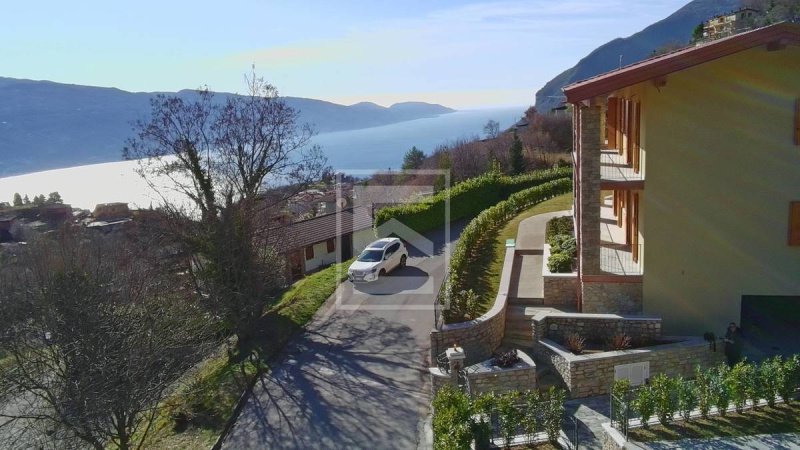 Villa in Tignale