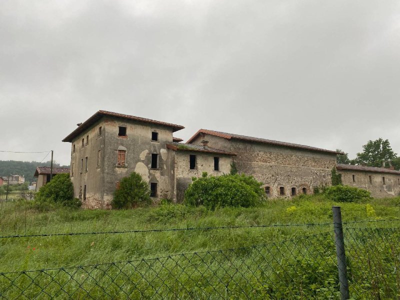 Klein huisje op het platteland in Solferino