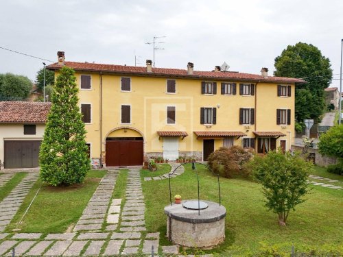 Semi-detached house in Monzambano