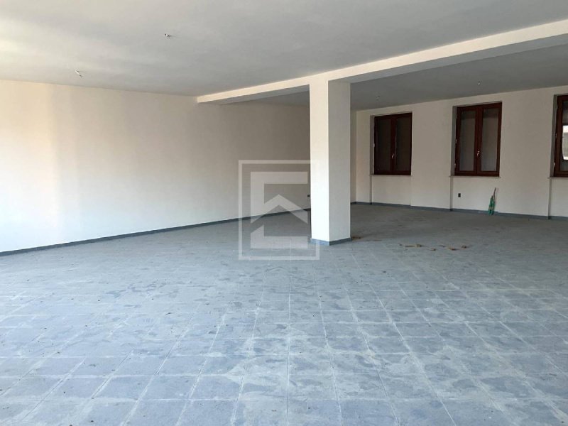 Commercial property in Toscolano-Maderno