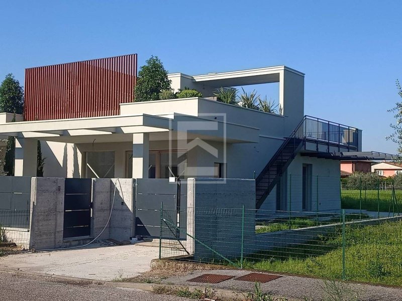 Casa geminada em Puegnago sul Garda