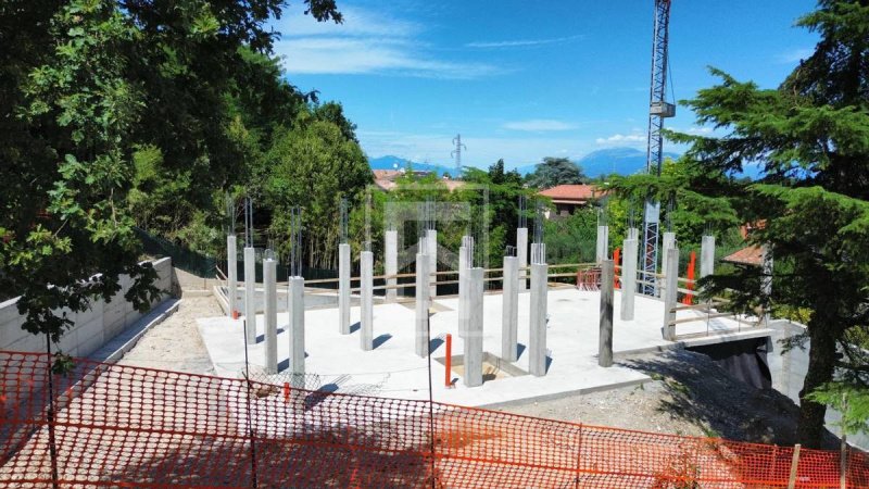 Особняк из двух квартир в Дезенцано-дель-Гарда