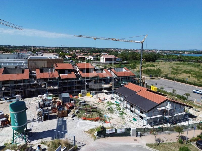 Особняк из двух квартир в Кастельнуово-дель-Гарда