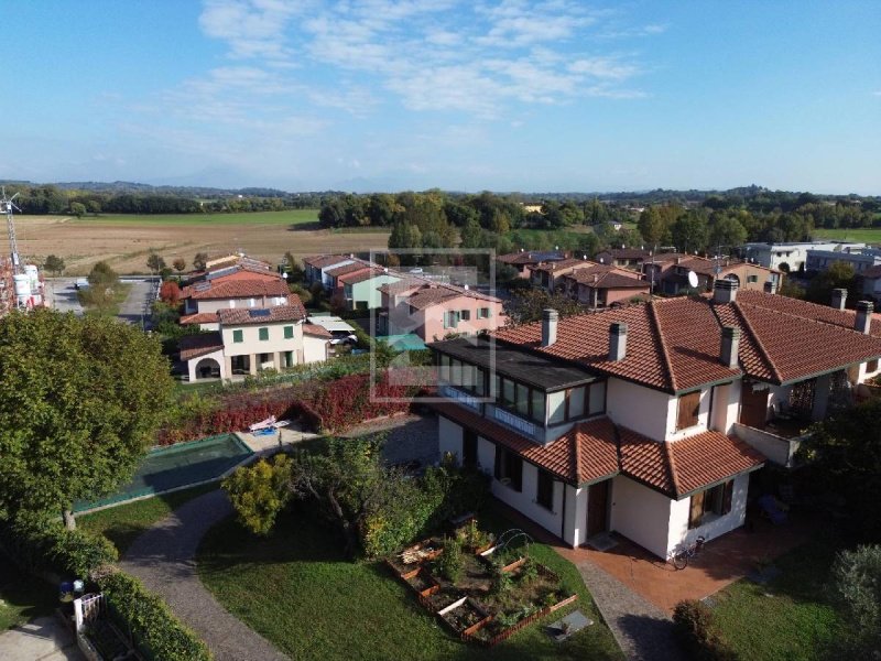 Semi-detached house in Volta Mantovana