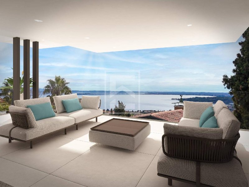 Villa a Padenghe sul Garda