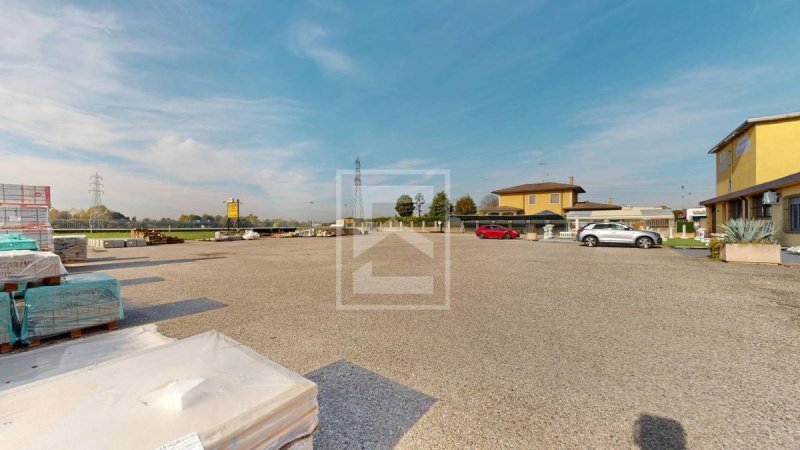 Zakelijk onroerend goed in Marmirolo