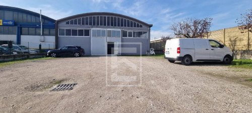 Edifício comercial em Marmirolo