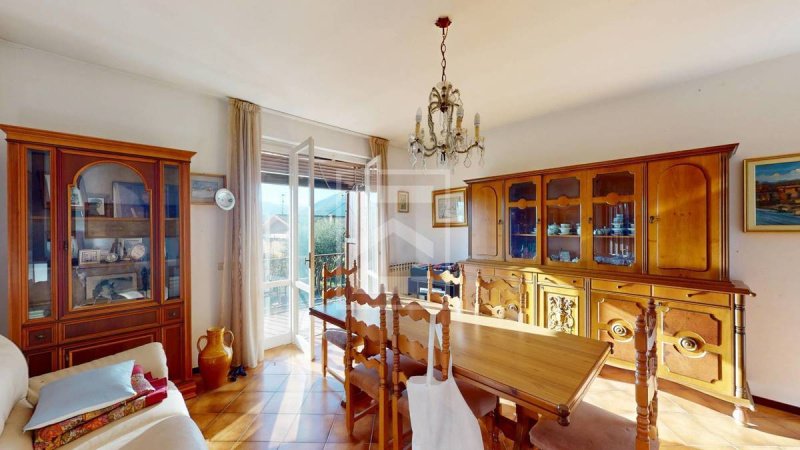 萨洛半独立房屋