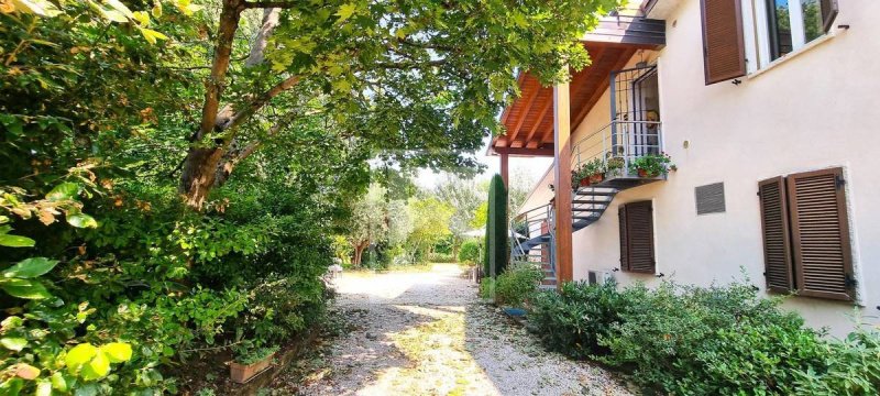 Half-vrijstaande woning in Monzambano