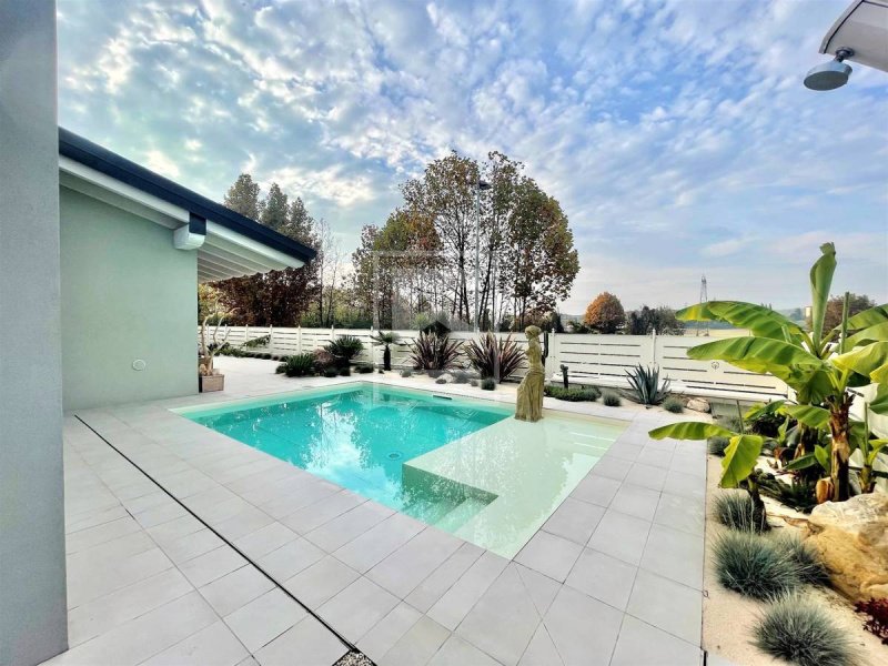 Villa in Lonato