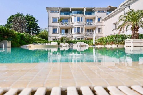 加尔达湖群滨代森扎诺公寓