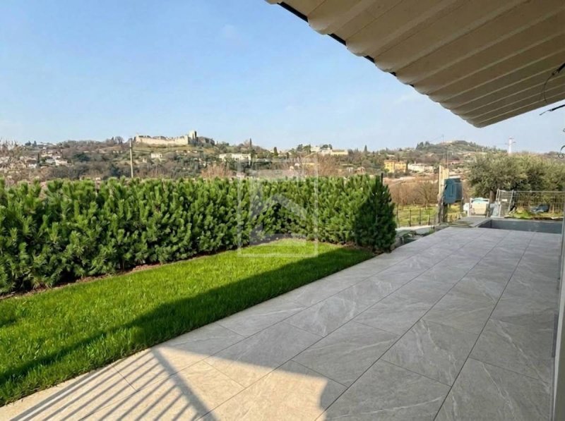 Villa a Padenghe sul Garda