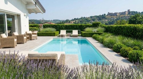 Villa a Padenghe sul Garda