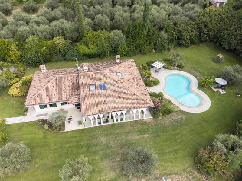 Villa a Castelnuovo del Garda