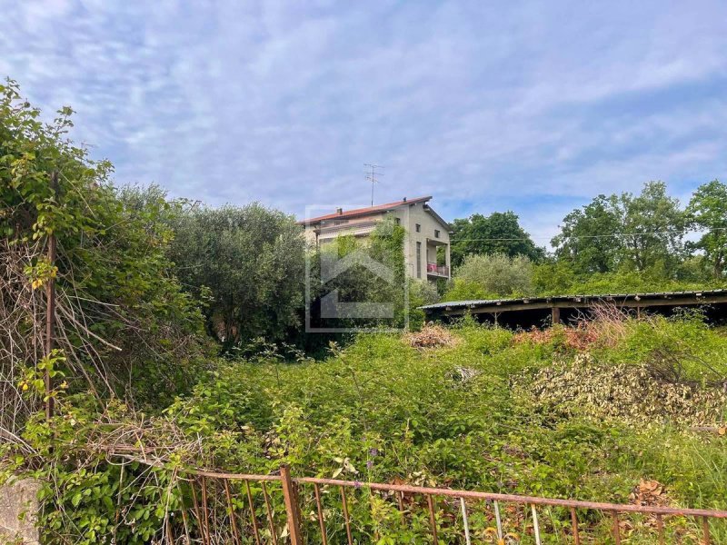 加尔达湖群滨代森扎诺建筑用地
