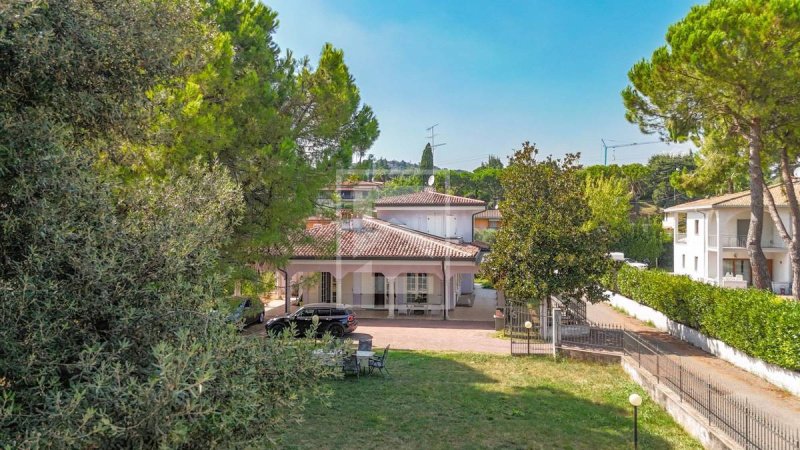 Villa a Padenghe sul Garda