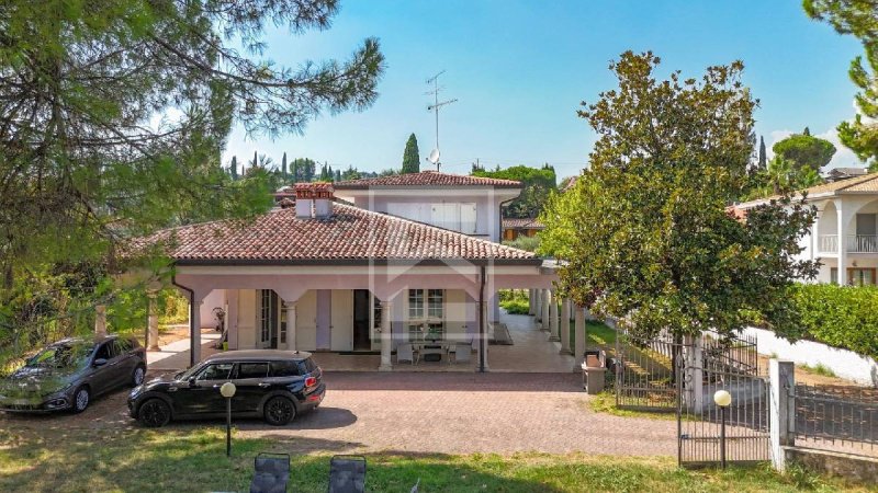 Villa a Padenghe sul Garda
