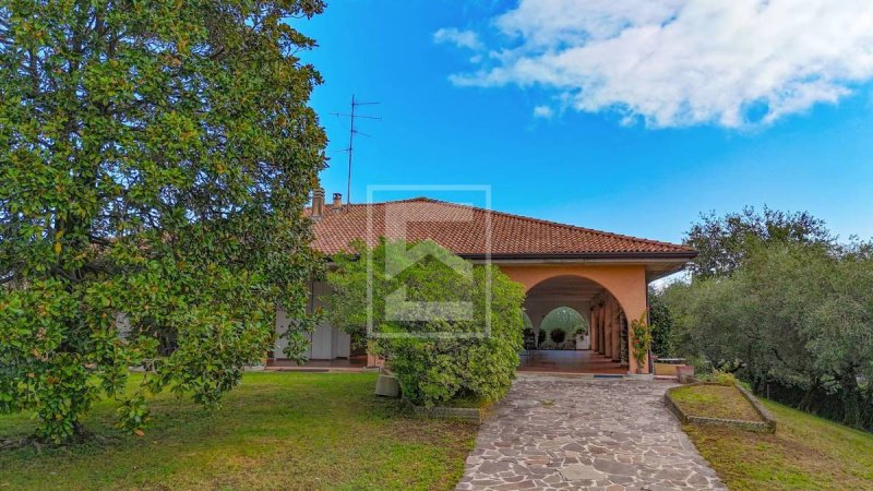 Villa in Moniga del Garda