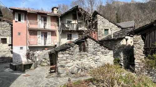 Detached house in Ronco Canavese