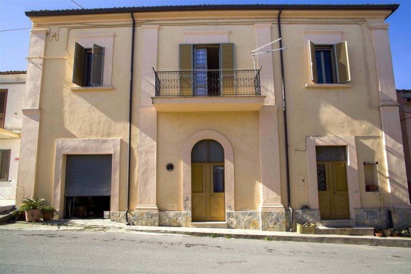Detached house in Roseto Capo Spulico