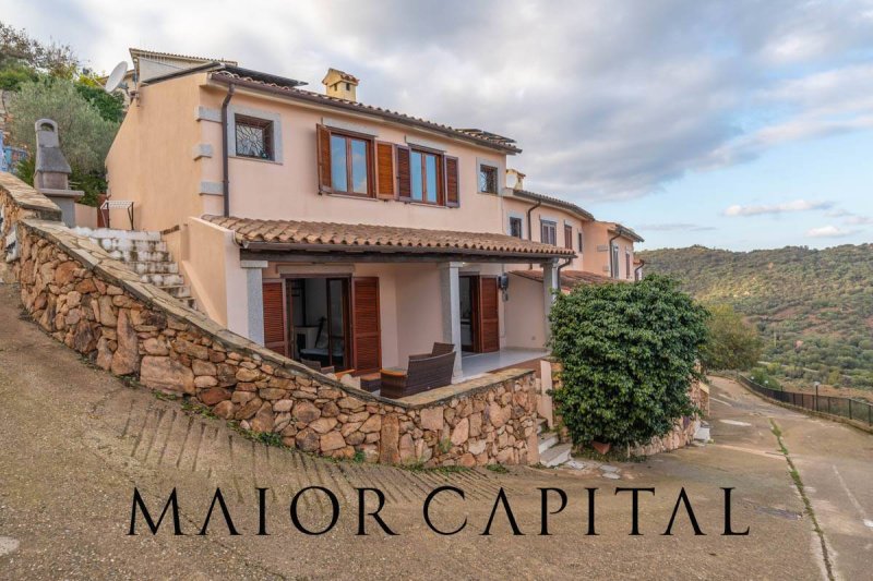 Moradia com terraço em Budoni