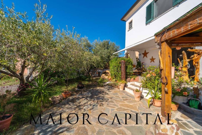 Таунхаус в Будони