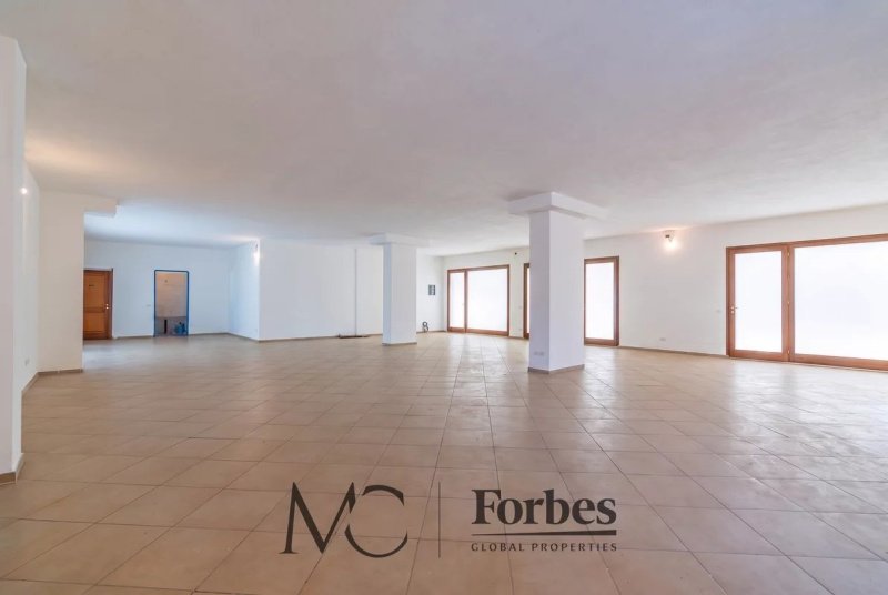 Edifício comercial em Olbia