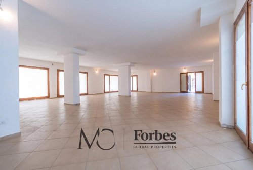 Edifício comercial em Olbia