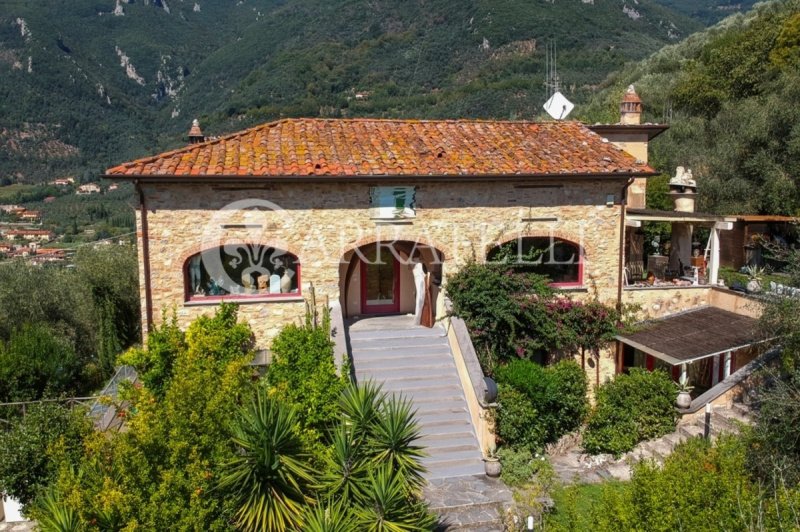 Klein huisje op het platteland in Camaiore