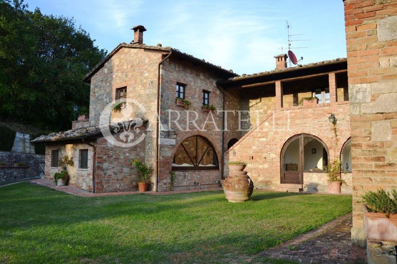 Commercial property in Cetona