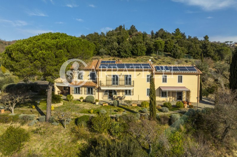 特拉西梅诺湖畔帕西尼亚诺别墅